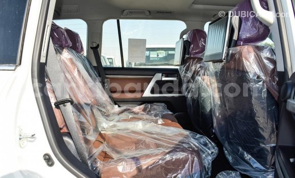 Gura Imported Toyota Land Cruiser White Imodoka i Import - Dubai mu Uganda Gura Imported Toyota Land Cruiser White Imodoka i Import - Dubai mu Uganda