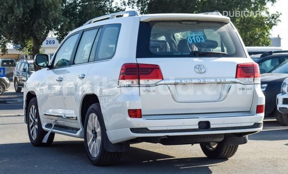 Gura Imported Toyota Land Cruiser White Imodoka i Import - Dubai mu Uganda Gura Imported Toyota Land Cruiser White Imodoka i Import - Dubai mu Uganda