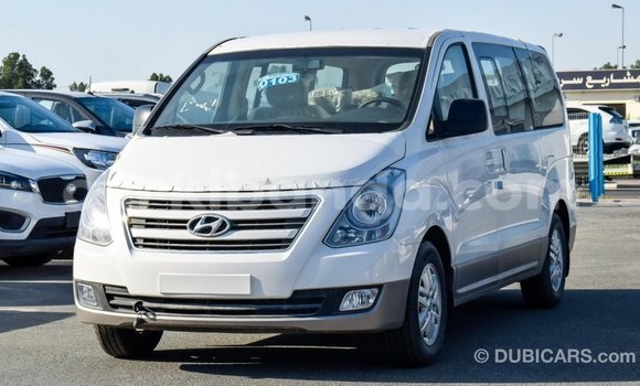 Gura Imported Hyundai Chorus White Ikamyo i Import - Dubai mu Uganda Gura Imported Hyundai Chorus White Ikamyo i Import - Dubai mu Uganda