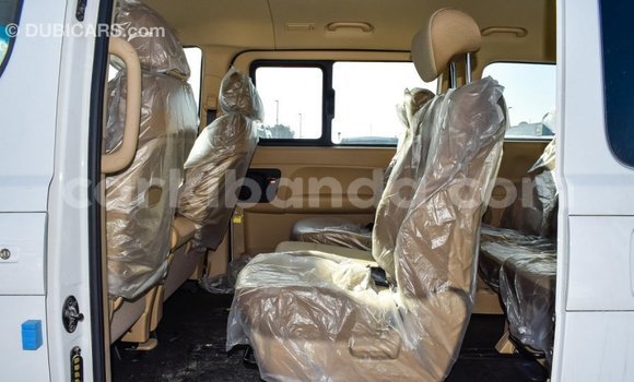 Gura Imported Hyundai Chorus White Ikamyo i Import - Dubai mu Uganda Gura Imported Hyundai Chorus White Ikamyo i Import - Dubai mu Uganda