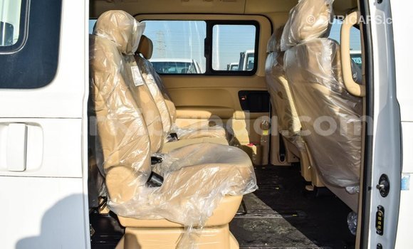 Gura Imported Hyundai Chorus White Ikamyo i Import - Dubai mu Uganda Gura Imported Hyundai Chorus White Ikamyo i Import - Dubai mu Uganda