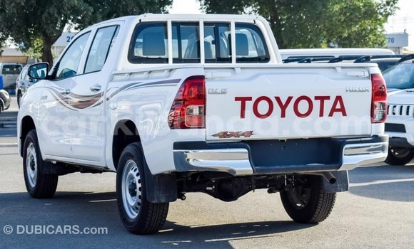 Gura Imported Toyota Hilux White Imodoka i Import - Dubai mu Uganda Gura Imported Toyota Hilux White Imodoka i Import - Dubai mu Uganda