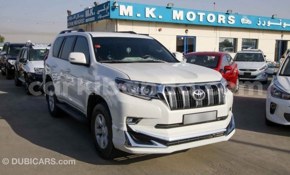 Acheter Import Voiture Toyota Prado Blanc à Import - Dubai, Ouganda Acheter Import Voiture Toyota Prado Blanc à Import - Dubai, Ouganda