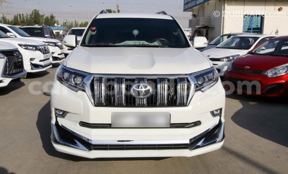 Acheter Import Voiture Toyota Prado Blanc à Import - Dubai, Ouganda Acheter Import Voiture Toyota Prado Blanc à Import - Dubai, Ouganda
