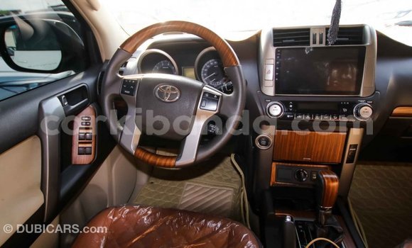 Acheter Import Voiture Toyota Prado Blanc à Import - Dubai, Ouganda Acheter Import Voiture Toyota Prado Blanc à Import - Dubai, Ouganda