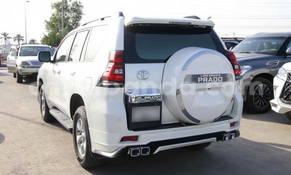 Acheter Import Voiture Toyota Prado Blanc à Import - Dubai, Ouganda Acheter Import Voiture Toyota Prado Blanc à Import - Dubai, Ouganda