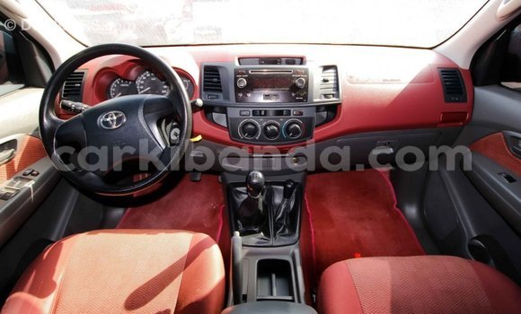 Acheter Import Voiture Toyota Hilux Rouge à Import - Dubai, Ouganda Acheter Import Voiture Toyota Hilux Rouge à Import - Dubai, Ouganda