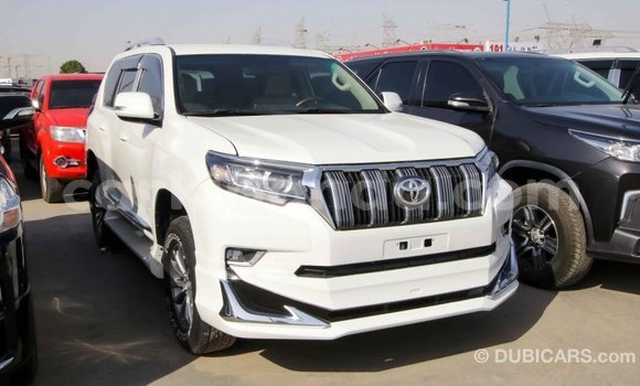 Acheter Import Voiture Toyota Prado Blanc à Import - Dubai, Ouganda Acheter Import Voiture Toyota Prado Blanc à Import - Dubai, Ouganda