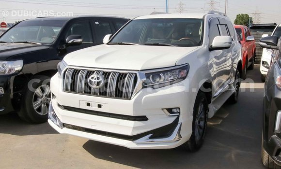 Acheter Import Voiture Toyota Prado Blanc à Import - Dubai, Ouganda Acheter Import Voiture Toyota Prado Blanc à Import - Dubai, Ouganda