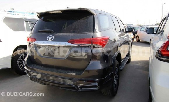 Nunua Imported Toyota Fortuner Nyingine Gari ndani ya Import - Dubai nchini Uganda Nunua Imported Toyota Fortuner Nyingine Gari ndani ya Import - Dubai nchini Uganda