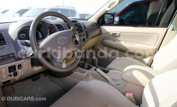 Nunua Imported Toyota Fortuner Nyeupe Gari ndani ya Import - Dubai nchini Uganda Nunua Imported Toyota Fortuner Nyeupe Gari ndani ya Import - Dubai nchini Uganda