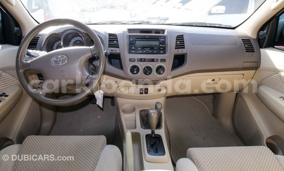 Nunua Imported Toyota Fortuner Nyeupe Gari ndani ya Import - Dubai nchini Uganda Nunua Imported Toyota Fortuner Nyeupe Gari ndani ya Import - Dubai nchini Uganda