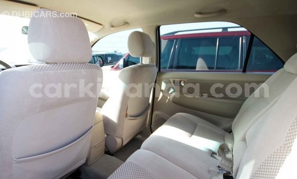 Nunua Imported Toyota Fortuner Nyeupe Gari ndani ya Import - Dubai nchini Uganda Nunua Imported Toyota Fortuner Nyeupe Gari ndani ya Import - Dubai nchini Uganda