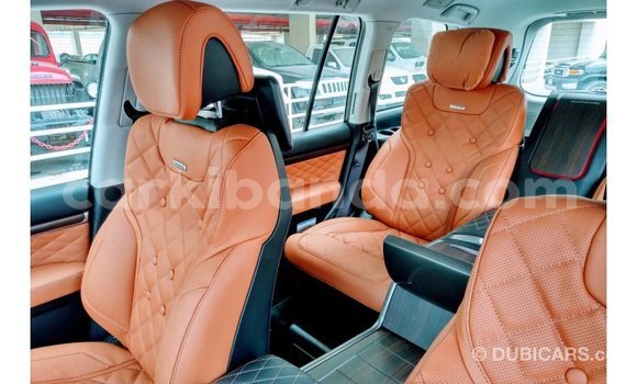 Acheter Import Voiture Toyota Land Cruiser Noir à Import - Dubai, Ouganda Acheter Import Voiture Toyota Land Cruiser Noir à Import - Dubai, Ouganda