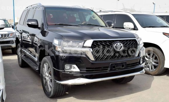 Nunua Imported Toyota Land Cruiser Nyeusi Gari ndani ya Import - Dubai nchini Uganda Nunua Imported Toyota Land Cruiser Nyeusi Gari ndani ya Import - Dubai nchini Uganda