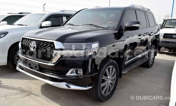 Nunua Imported Toyota Land Cruiser Nyeusi Gari ndani ya Import - Dubai nchini Uganda Nunua Imported Toyota Land Cruiser Nyeusi Gari ndani ya Import - Dubai nchini Uganda