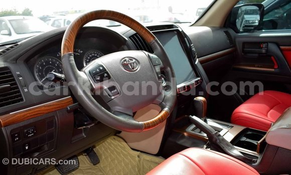 Nunua Imported Toyota Land Cruiser Nyeusi Gari ndani ya Import - Dubai nchini Uganda Nunua Imported Toyota Land Cruiser Nyeusi Gari ndani ya Import - Dubai nchini Uganda