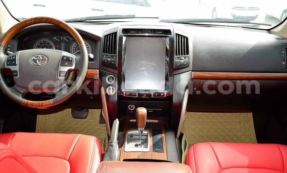 Nunua Imported Toyota Land Cruiser Nyeusi Gari ndani ya Import - Dubai nchini Uganda Nunua Imported Toyota Land Cruiser Nyeusi Gari ndani ya Import - Dubai nchini Uganda