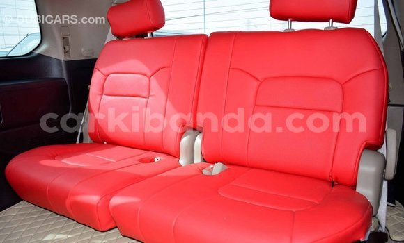 Nunua Imported Toyota Land Cruiser Nyeusi Gari ndani ya Import - Dubai nchini Uganda Nunua Imported Toyota Land Cruiser Nyeusi Gari ndani ya Import - Dubai nchini Uganda