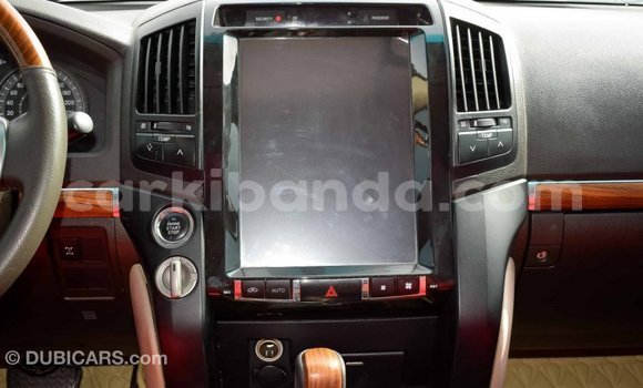 Nunua Imported Toyota Land Cruiser Nyeusi Gari ndani ya Import - Dubai nchini Uganda Nunua Imported Toyota Land Cruiser Nyeusi Gari ndani ya Import - Dubai nchini Uganda