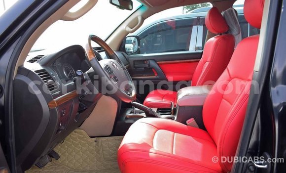 Nunua Imported Toyota Land Cruiser Nyeusi Gari ndani ya Import - Dubai nchini Uganda Nunua Imported Toyota Land Cruiser Nyeusi Gari ndani ya Import - Dubai nchini Uganda