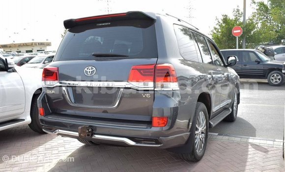 Nunua Imported Toyota Land Cruiser Nyingine Gari ndani ya Import - Dubai nchini Uganda Nunua Imported Toyota Land Cruiser Nyingine Gari ndani ya Import - Dubai nchini Uganda