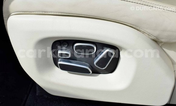 Gura Imported Land Rover Range Rover White Imodoka i Import - Dubai mu Uganda Gura Imported Land Rover Range Rover White Imodoka i Import - Dubai mu Uganda