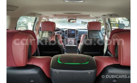 Acheter Import Voiture Toyota Land Cruiser Noir à Import - Dubai, Ouganda Acheter Import Voiture Toyota Land Cruiser Noir à Import - Dubai, Ouganda