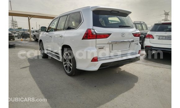 Acheter Import Voiture Lexus LX Blanc à Import - Dubai, Ouganda Acheter Import Voiture Lexus LX Blanc à Import - Dubai, Ouganda