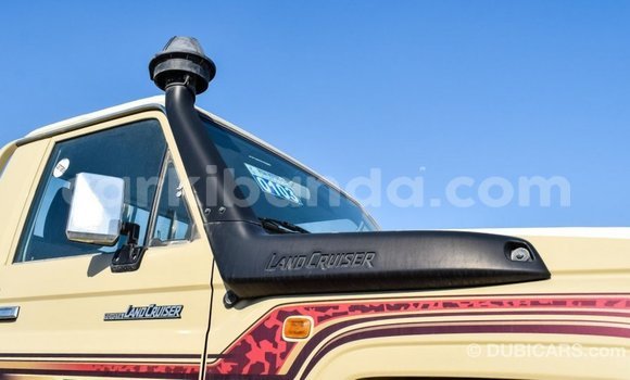 Gura Imported Toyota Land Cruiser Beige Imodoka i Import - Dubai mu Uganda Gura Imported Toyota Land Cruiser Beige Imodoka i Import - Dubai mu Uganda