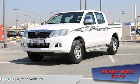 Gura Imported Toyota Hilux White Imodoka i Import - Dubai mu Uganda Gura Imported Toyota Hilux White Imodoka i Import - Dubai mu Uganda