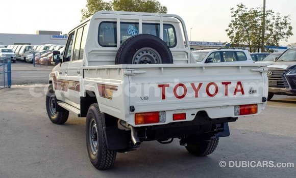Acheter Import Voiture Toyota Pickup Blanc à Import - Dubai, Ouganda Acheter Import Voiture Toyota Pickup Blanc à Import - Dubai, Ouganda