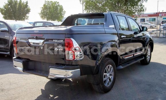 Gura Imported Toyota Land Cruiser Black Imodoka i Import - Dubai mu Uganda Gura Imported Toyota Land Cruiser Black Imodoka i Import - Dubai mu Uganda