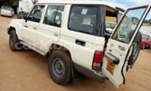 Buy Used Toyota Land Cruiser White Car in Kampala in Uganda Buy Used Toyota Land Cruiser White Car in Kampala in Uganda