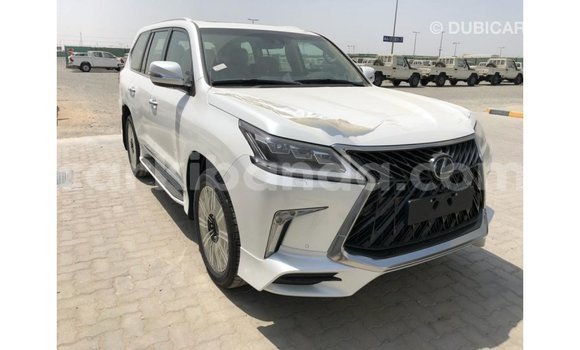 Acheter Import Voiture Lexus LX Blanc à Import - Dubai, Ouganda Acheter Import Voiture Lexus LX Blanc à Import - Dubai, Ouganda