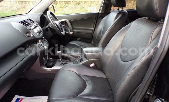 Gura Yakoze Toyota RAV4 Black Imodoka i Kampala mu Uganda Gura Yakoze Toyota RAV4 Black Imodoka i Kampala mu Uganda