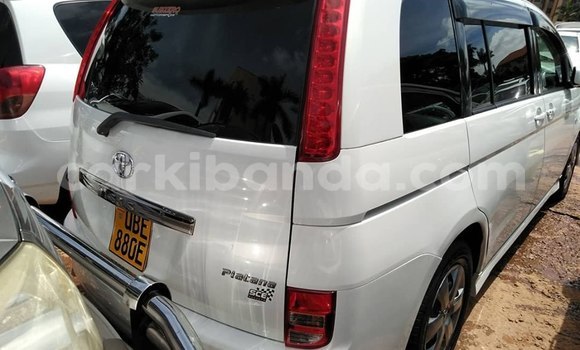 Buy Used Toyota ISis White Car in Kampala in Uganda Buy Used Toyota ISis White Car in Kampala in Uganda
