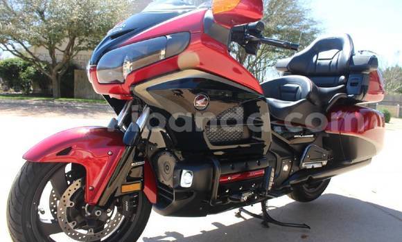 Gura Yakoze Honda GOLD WING Red Bike i Kampala mu Uganda Gura Yakoze Honda GOLD WING Red Bike i Kampala mu Uganda