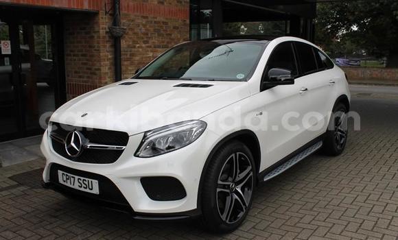 Gura Yakoze Mercedes‒Benz GLE White Imodoka i Kampala mu Uganda Gura Yakoze Mercedes‒Benz GLE White Imodoka i Kampala mu Uganda