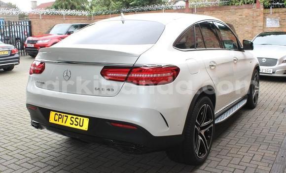 Gura Yakoze Mercedes‒Benz GLE White Imodoka i Kampala mu Uganda Gura Yakoze Mercedes‒Benz GLE White Imodoka i Kampala mu Uganda