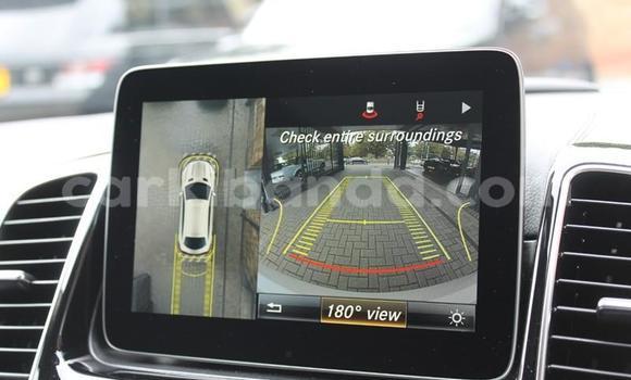 Gura Yakoze Mercedes‒Benz GLE White Imodoka i Kampala mu Uganda Gura Yakoze Mercedes‒Benz GLE White Imodoka i Kampala mu Uganda