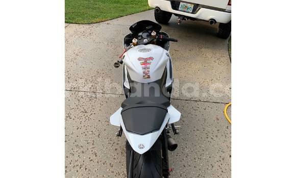 Gura Yakoze Yamaha YZF White Bike i Kampala mu Uganda Gura Yakoze Yamaha YZF White Bike i Kampala mu Uganda