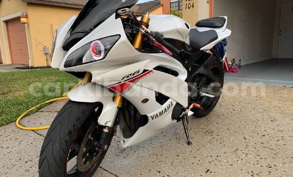 Gura Yakoze Yamaha YZF White Bike i Kampala mu Uganda Gura Yakoze Yamaha YZF White Bike i Kampala mu Uganda
