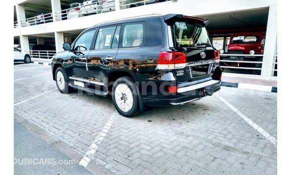 Acheter Import Voiture Toyota Land Cruiser Noir à Import - Dubai, Ouganda Acheter Import Voiture Toyota Land Cruiser Noir à Import - Dubai, Ouganda