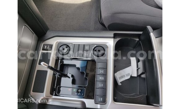 Acheter Import Voiture Toyota Land Cruiser Noir à Import - Dubai, Ouganda Acheter Import Voiture Toyota Land Cruiser Noir à Import - Dubai, Ouganda