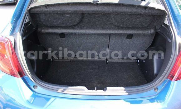 Gura Yakoze Toyota Yaris Blue Imodoka i Kampala mu Uganda Gura Yakoze Toyota Yaris Blue Imodoka i Kampala mu Uganda
