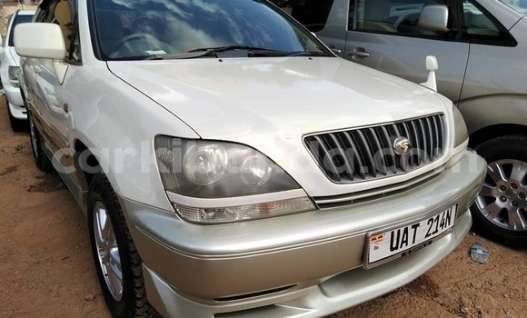 Buy Used Toyota Harrier White Car in Kampala in Uganda Buy Used Toyota Harrier White Car in Kampala in Uganda
