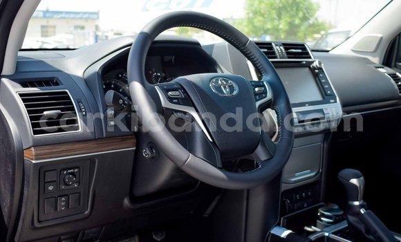 Nunua Mpya Toyota Land Cruiser Prado Nyeusi Gari ndani ya Import - Dubai nchini Uganda Nunua Mpya Toyota Land Cruiser Prado Nyeusi Gari ndani ya Import - Dubai nchini Uganda