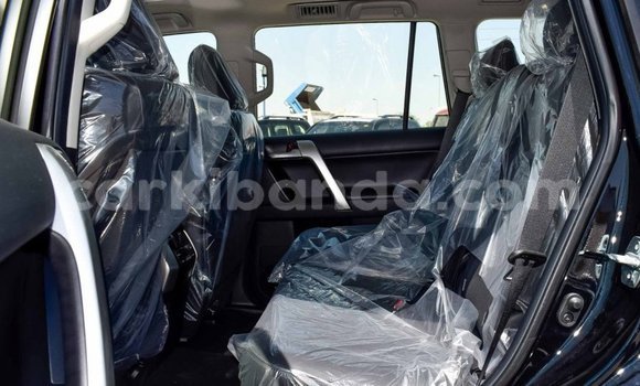 Nunua Mpya Toyota Land Cruiser Prado Nyeusi Gari ndani ya Import - Dubai nchini Uganda Nunua Mpya Toyota Land Cruiser Prado Nyeusi Gari ndani ya Import - Dubai nchini Uganda