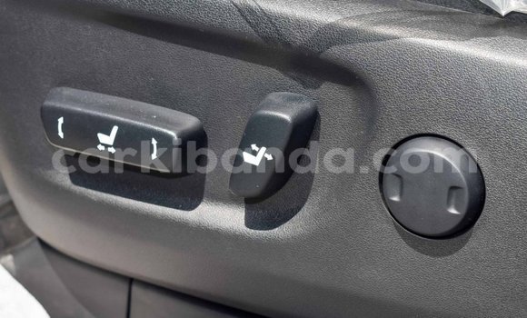 Nunua Mpya Toyota Land Cruiser Prado Nyeusi Gari ndani ya Import - Dubai nchini Uganda Nunua Mpya Toyota Land Cruiser Prado Nyeusi Gari ndani ya Import - Dubai nchini Uganda